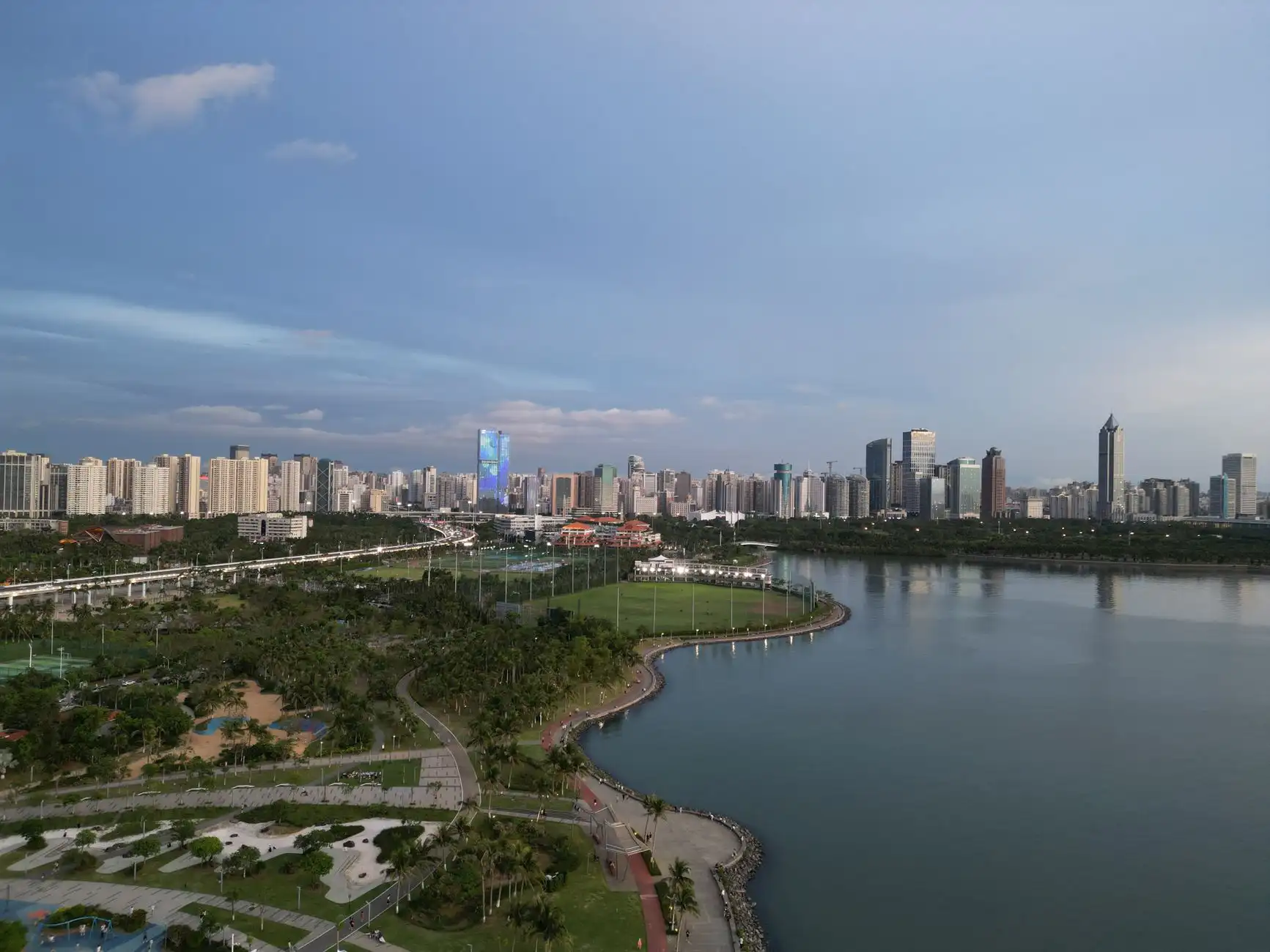 洒水车与吸污车技术升级路线对比及选型建议